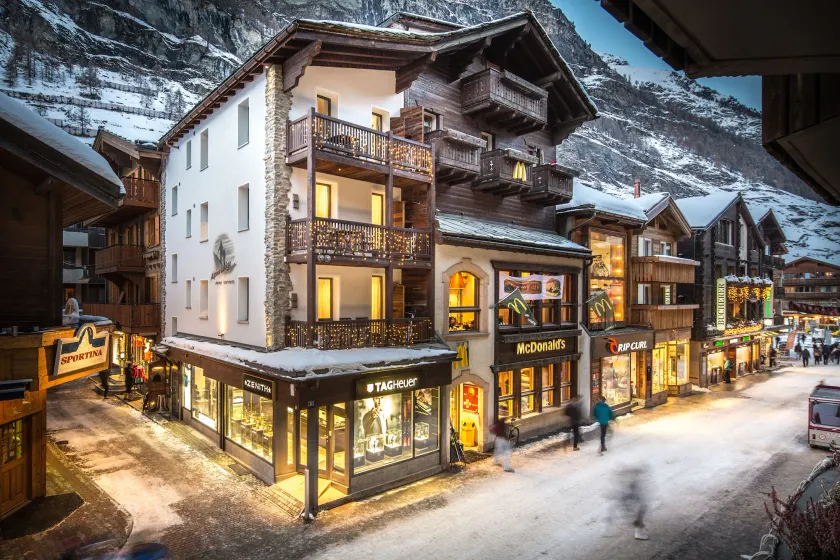 Alpine Lodge - Image 1