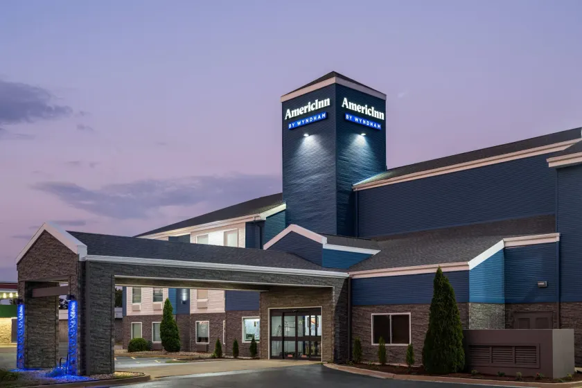 AmericInn by Wyndham Urbana Champaign University Area - Image 1
