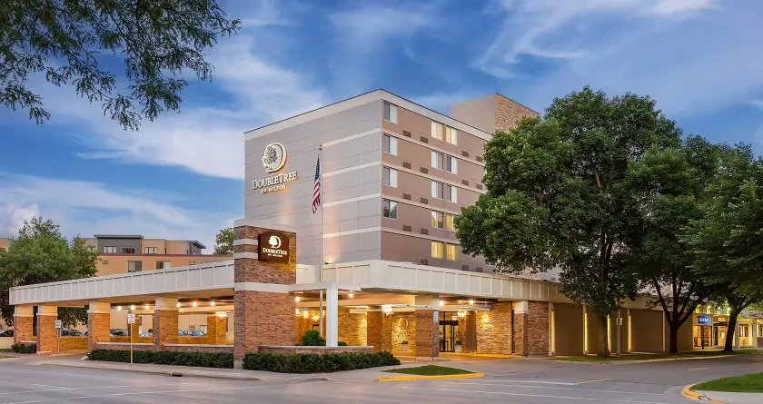 DoubleTree by Hilton Madison Downtown - Image 1