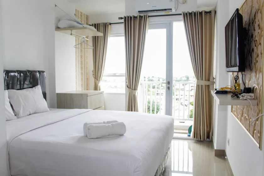 Minimalist Studio Apartment at Poris 88 with City View By Travelio - Image 1