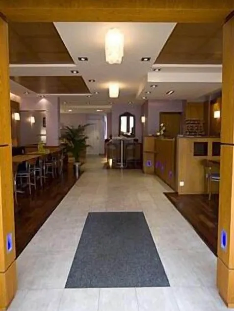 Hotel De La Rade - Image 1