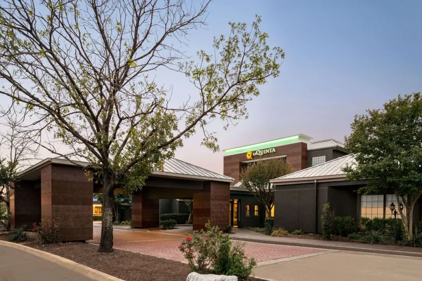 La Quinta by Wyndham Round Rock North - Image 1