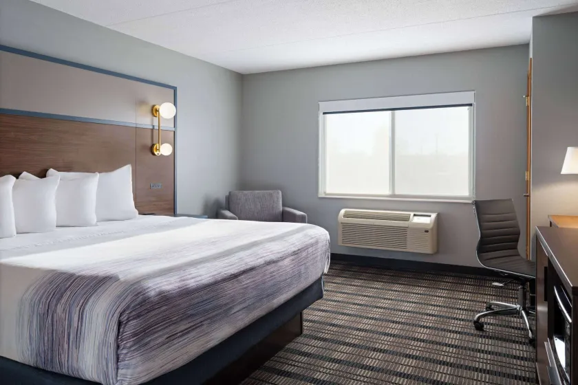 AmericInn by Wyndham Beaver Dam - Image 1