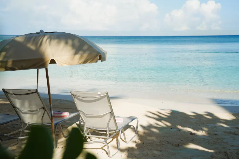 Hampton by Hilton Grand Cayman Seven Mile Beach - Image 1