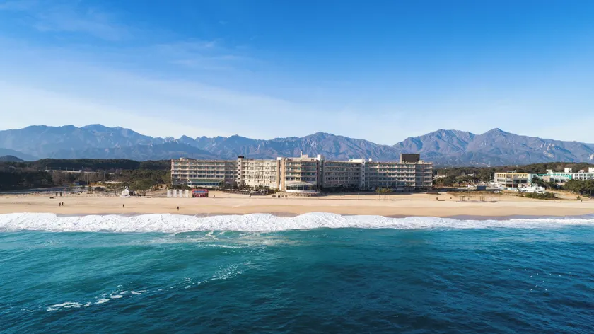 Kensington Resort Seorak Beach - Image 1
