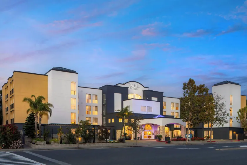 Fairfield Inn & Suites by Marriott San Francisco Airport - Image 1