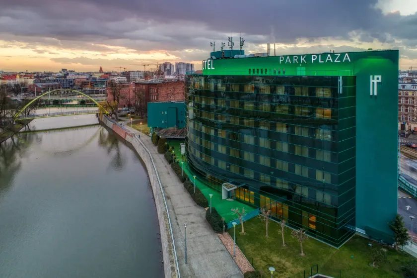 HP Park Plaza - Image 1