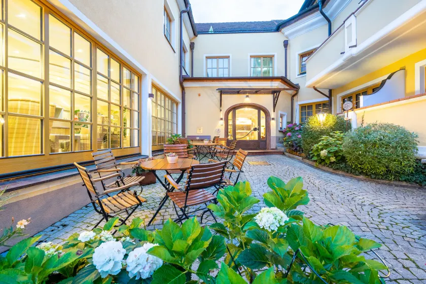 Hotel Zum Schwarzen Bären - Image 1