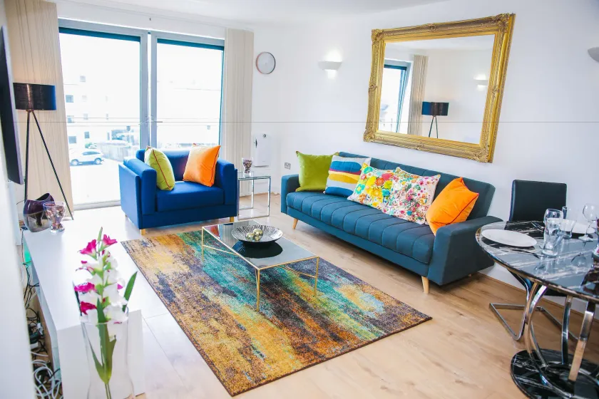 Riverside 2 Bed Apartment - Image 1