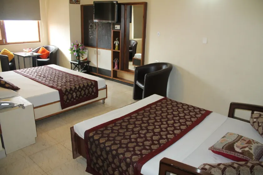 Hotel Prestige - Image 1
