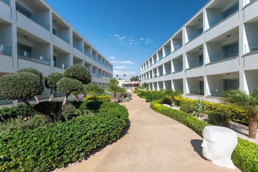 Nicholas Color Hotel - Image 1