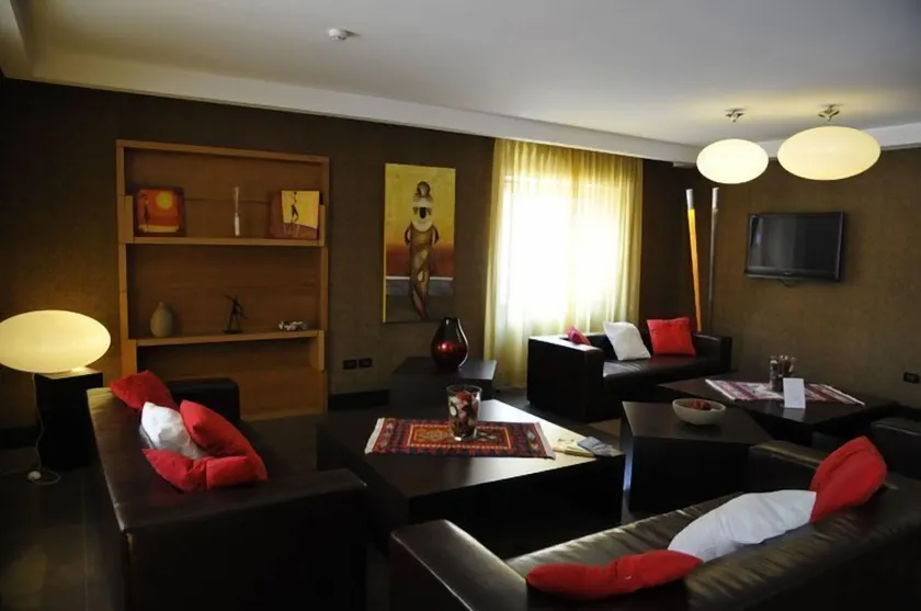 Hotel Fly - Image 1