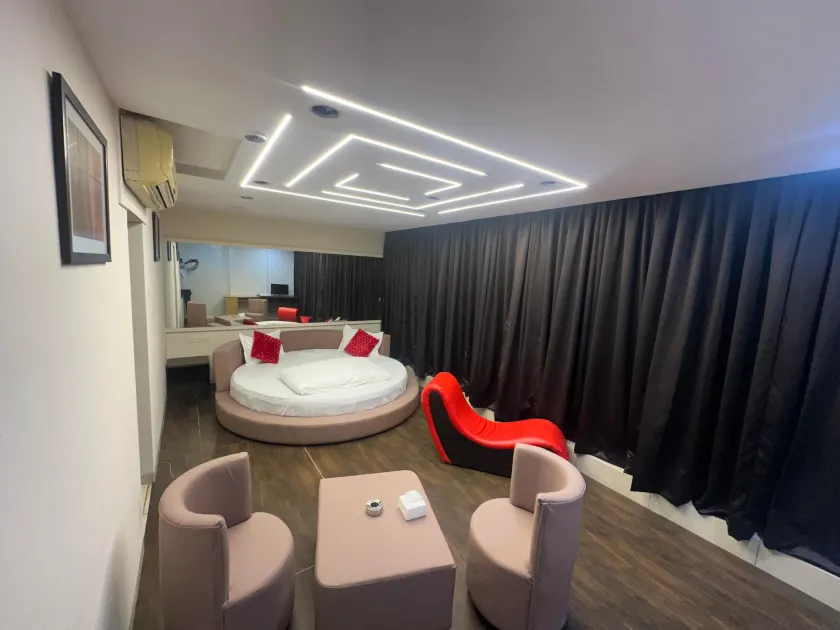 Aundh Elite Stay - Image 1