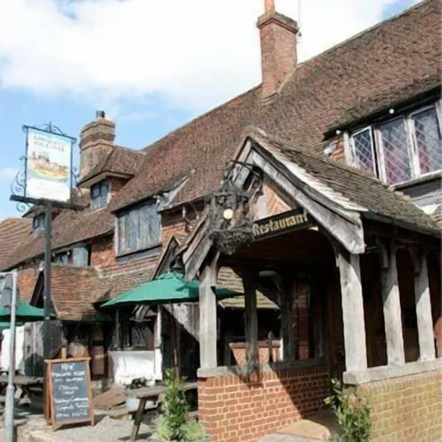 Chequers Inn Hotel - Image 1