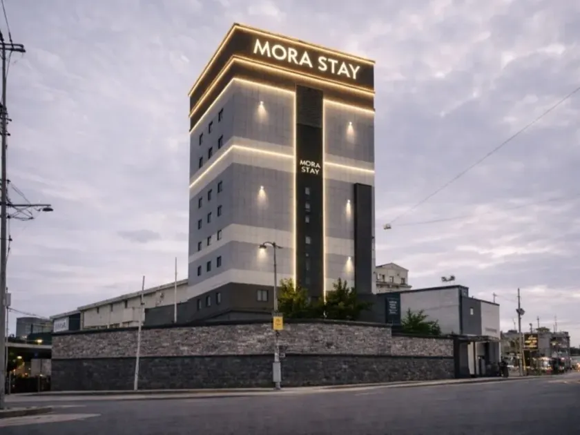 Mora Stay - Image 1