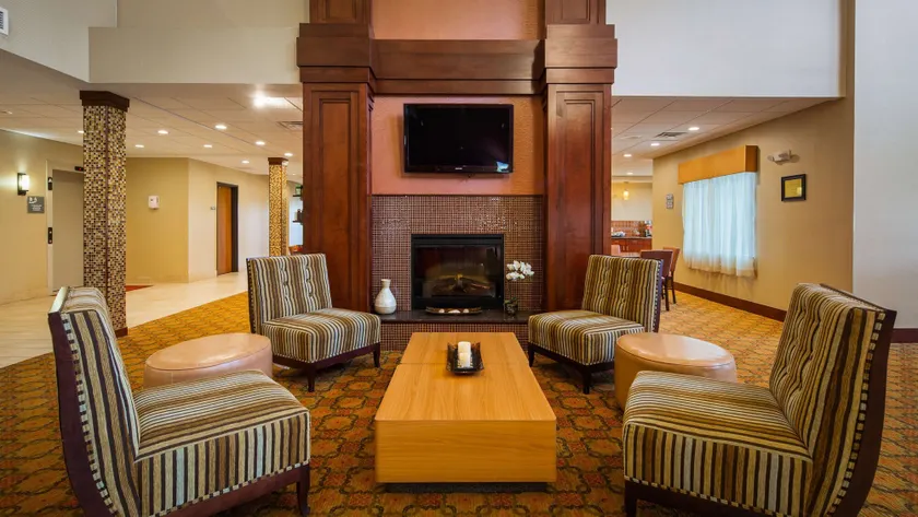 Best Western Plus Finger Lakes Inn & Suites - Hall