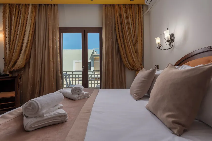 Filippos Hotel - Image 1