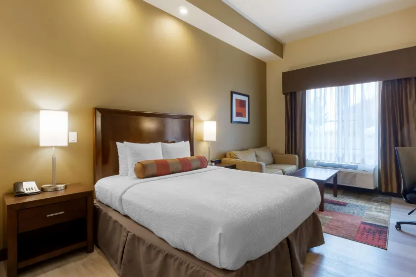 Best Western Plus Lacey Inn & Suites - Image 1