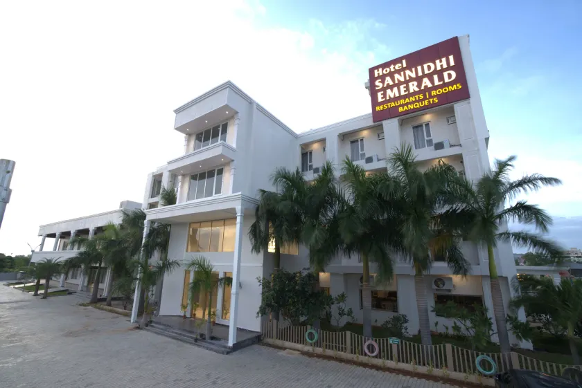 Hotel Sannidhi Emerald - Image 1