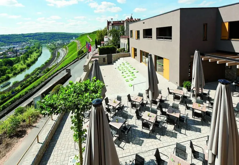 Schlosshotel Steinburg - Image 1