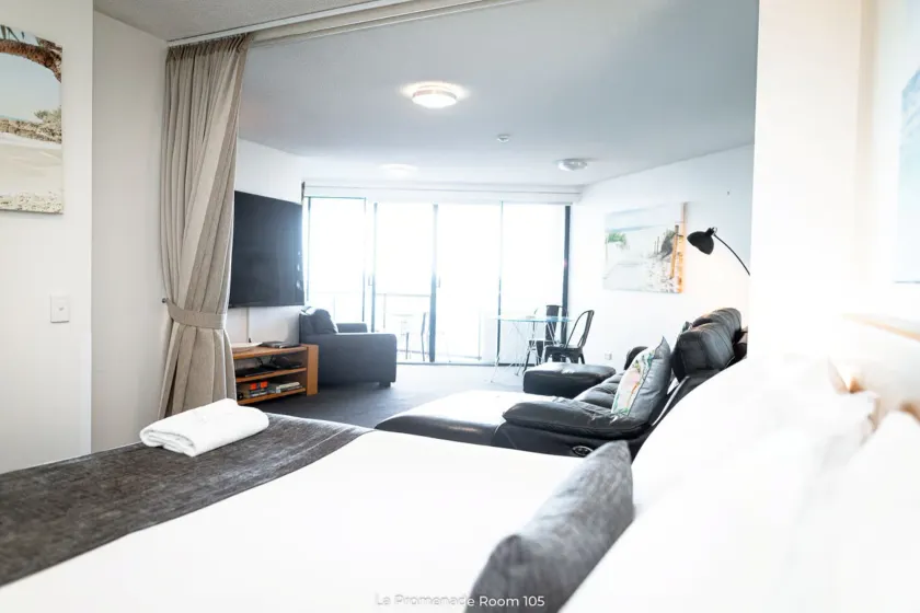 La Promenade Absolute Waterfront Apartments - Image 1