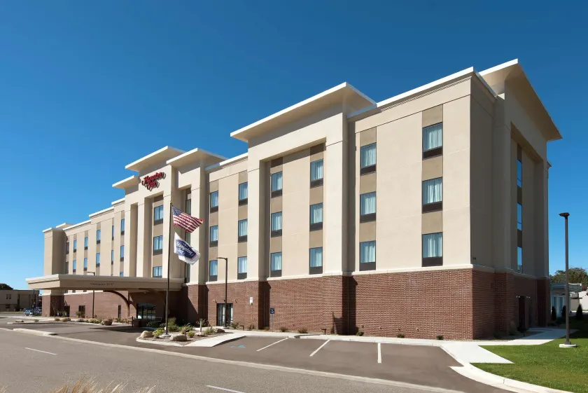 Hampton Inn Kalamazoo - Image 1