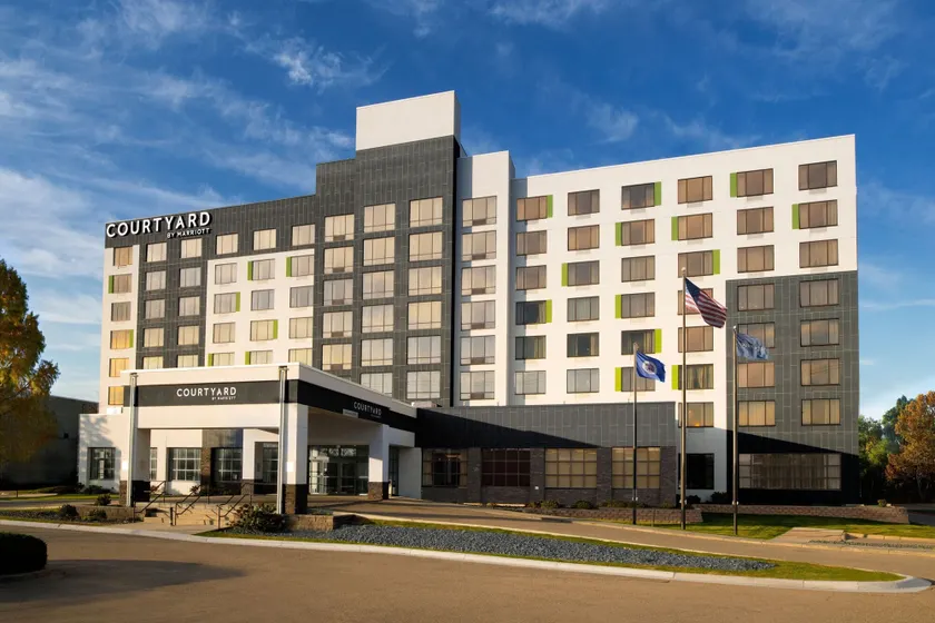 Courtyard by Marriott Edina Bloomington - Image 1