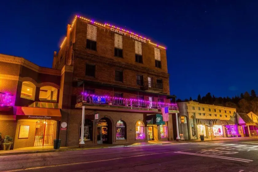 Historic Cary House Hotel - Image 1