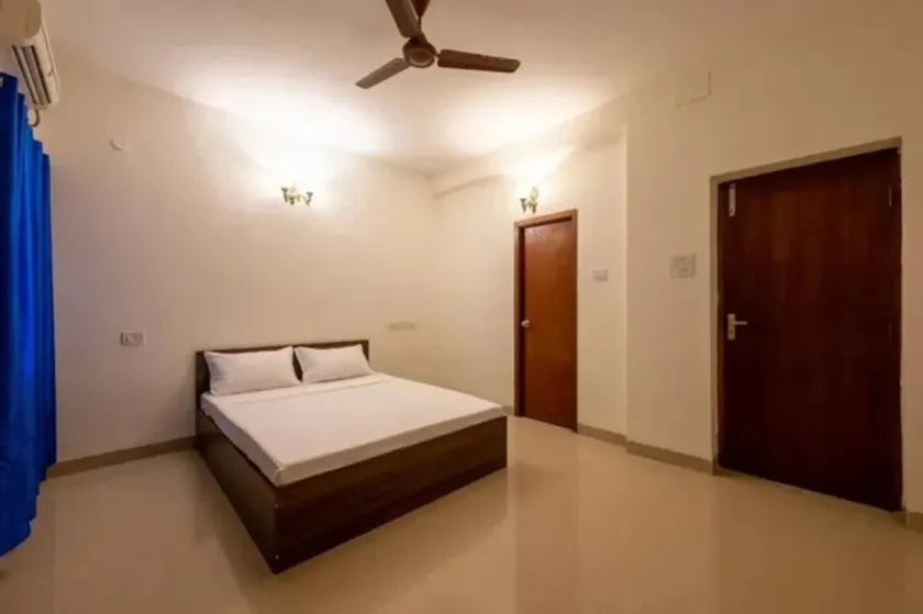 FabHotel Nayana Square - Image 1