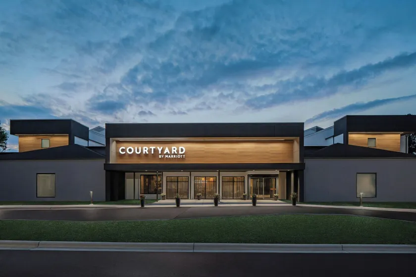 Courtyard by Marriott Greensboro - Image 1