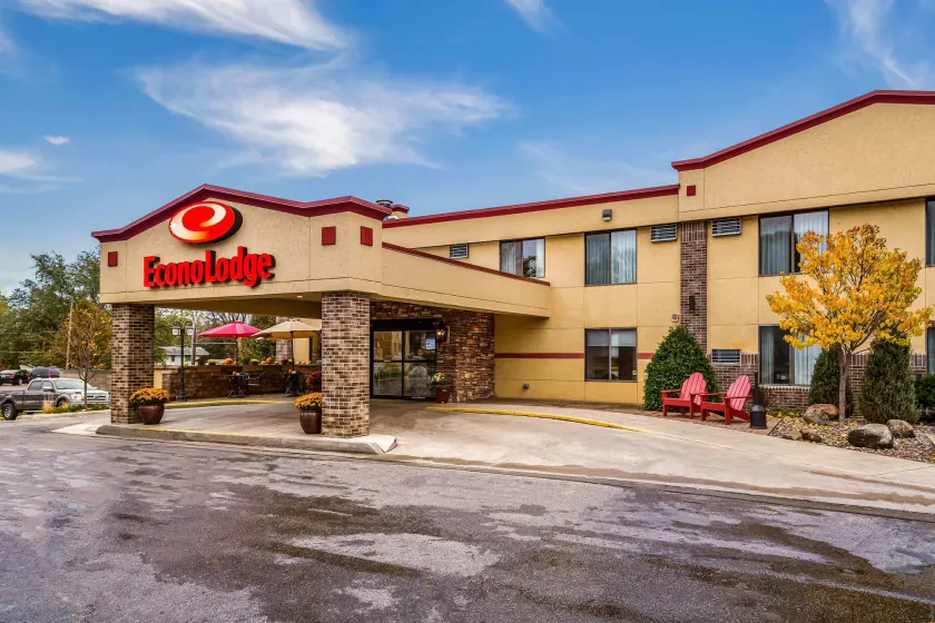 Econo Lodge Mayo Clinic Area - Image 1