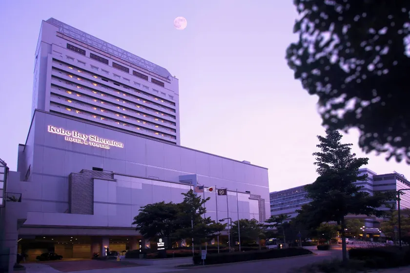 Kobe Bay Sheraton Hotel & Towers - Image 1