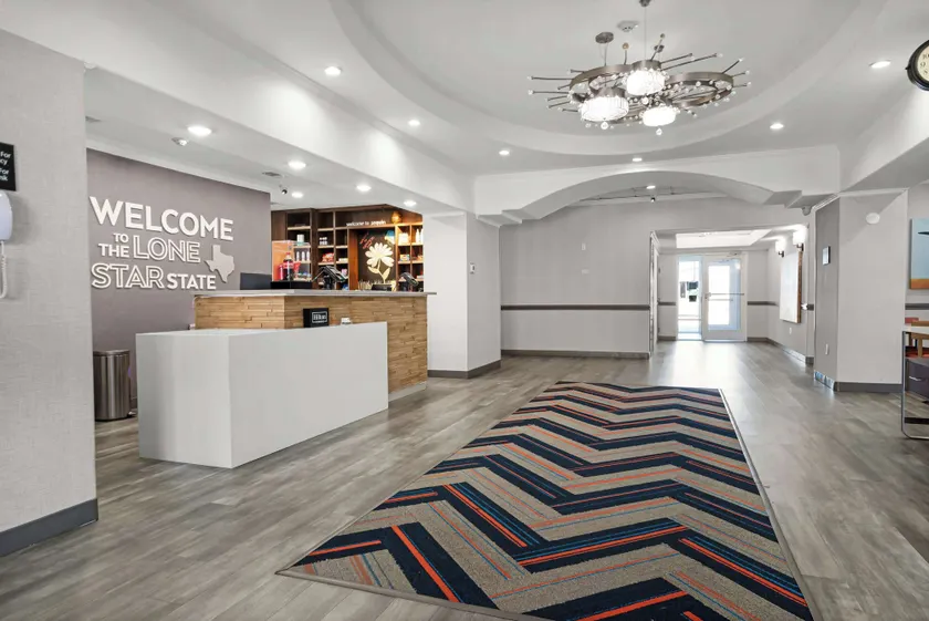 Hampton Inn Seguin - Image 1