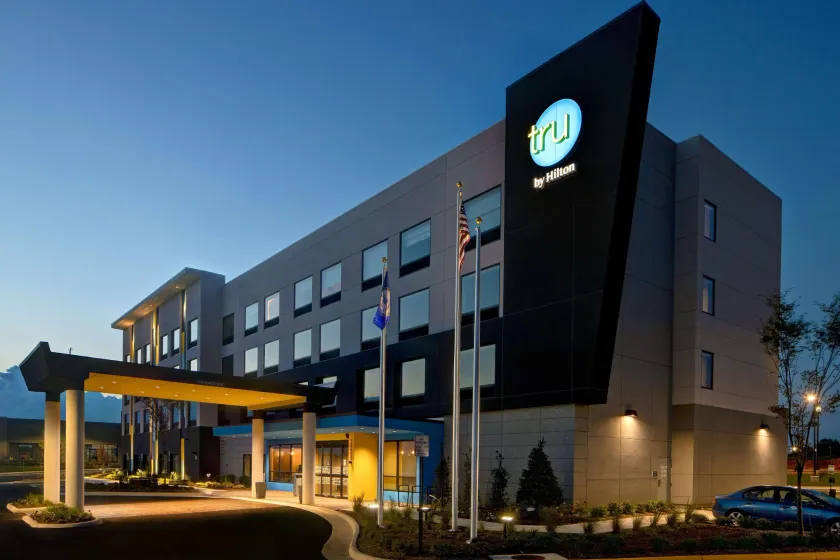 Tru by Hilton Manassas - Image 1