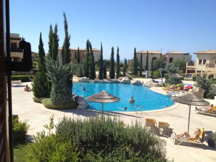 Theseus Village 2 Bed Appartement avec position enviable sur piscine communautaire - Image 1