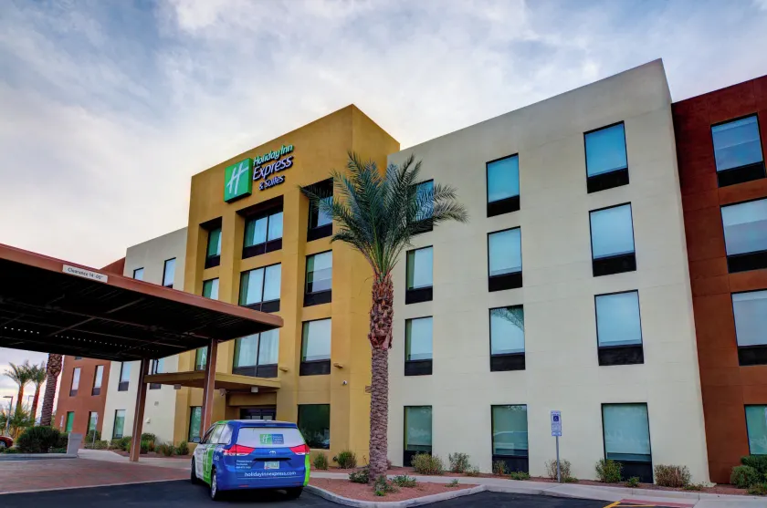 Holiday Inn Express & Suites - Phoenix North - Scottsdale by IHG - Image 1