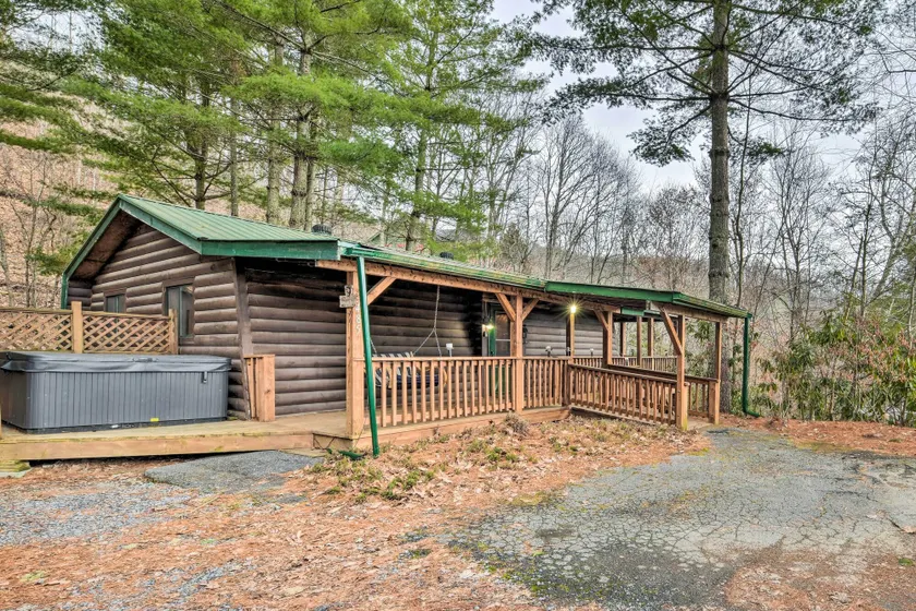 Deck & Private Hot Tub! Maggie Valley Mtn Cabin - Interiør