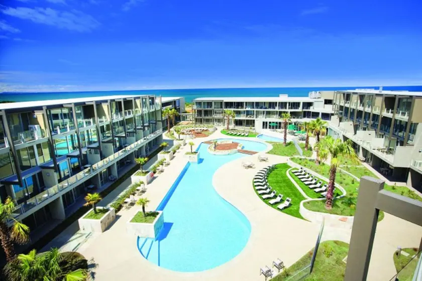 Beachfront Resort Torquay - Image 1