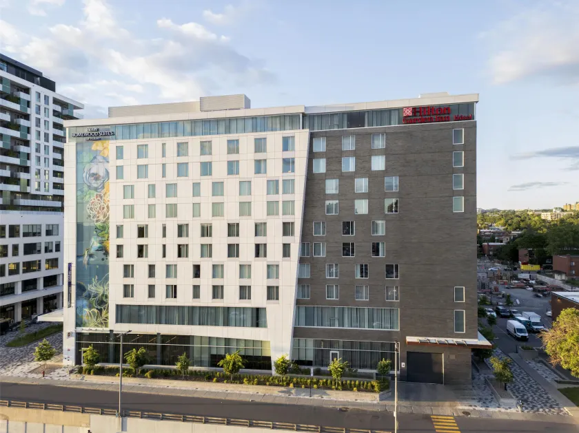 Hilton Garden Inn Montreal Midtown - Image 1