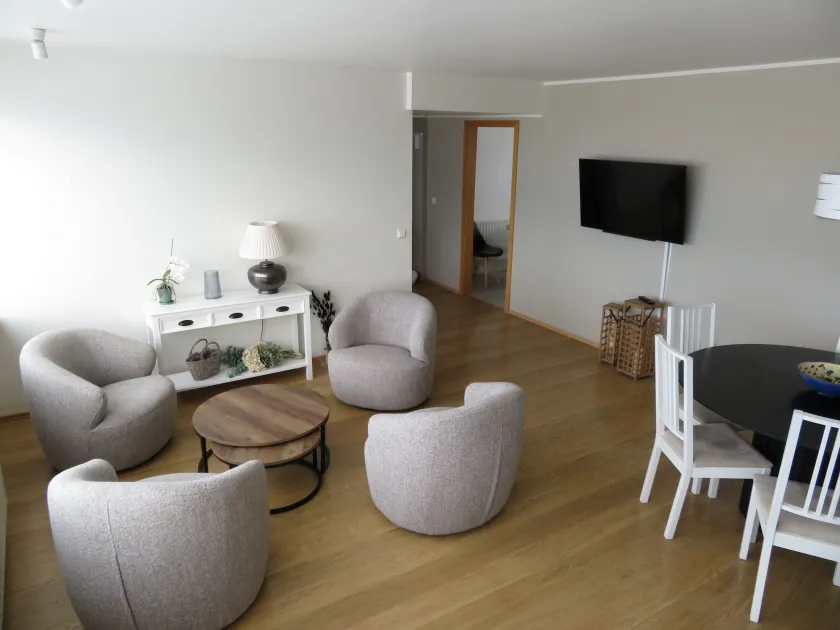 Old Airline Guesthouse - Image 1