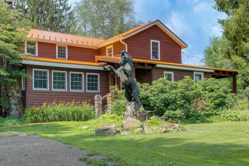 On Horse Farm! Home w/ Pond Access in Spring Creek - Image 1