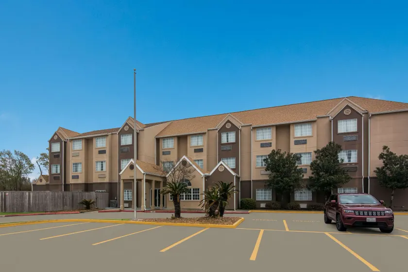 Americas Best Value Inn and Suites Lake Charles - Image 1