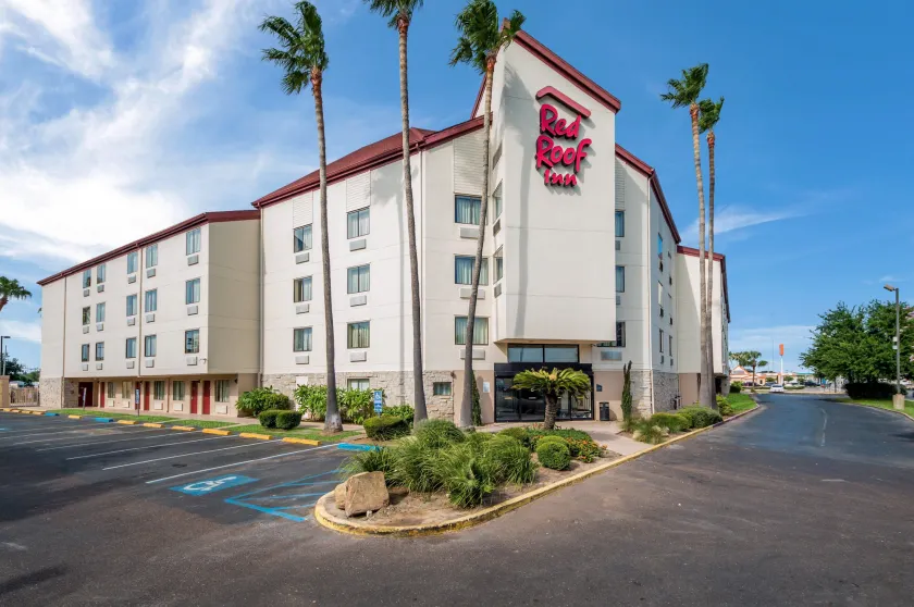 Red Roof Inn Laredo - Image 1