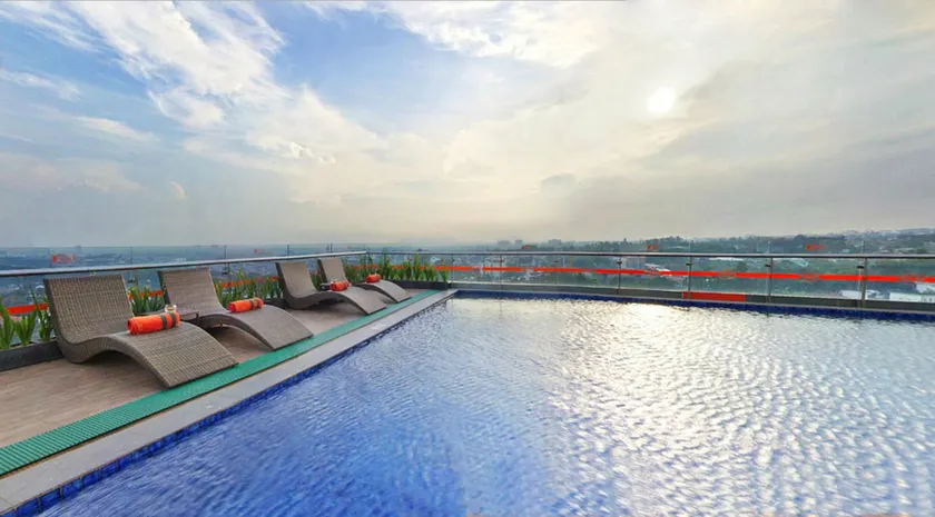 HARRIS Hotel & Conventions Ciumbuleuit Bandung - Image 1