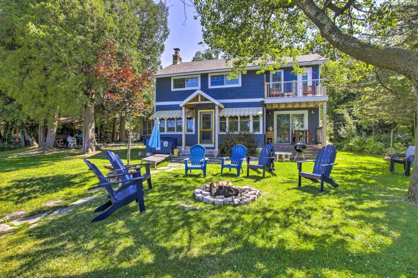 Crystal Lake Cottage: Kayaks & Fire Pit! - Image 1