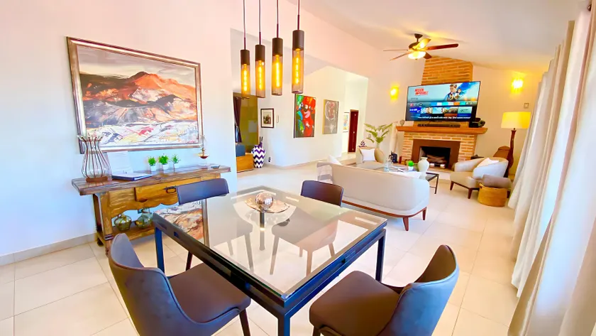 Modern Ajijic 2 Bed Home-Fantastic Location-Bikes-Gym-Pickleball Court-Golf Cart - Image 1