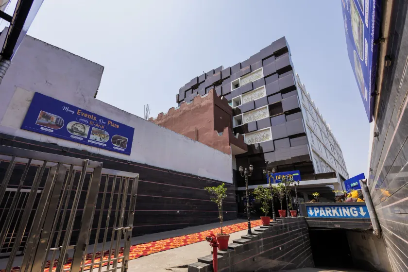 Hotel Di Arch Lucknow - Image 1