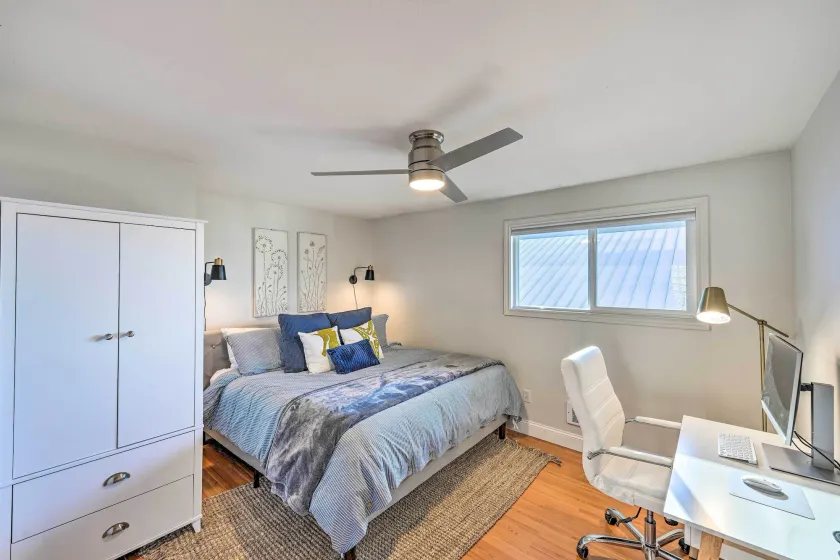 McKees Beach House w/ Ocean Views, Hot Tub! - Innvendig