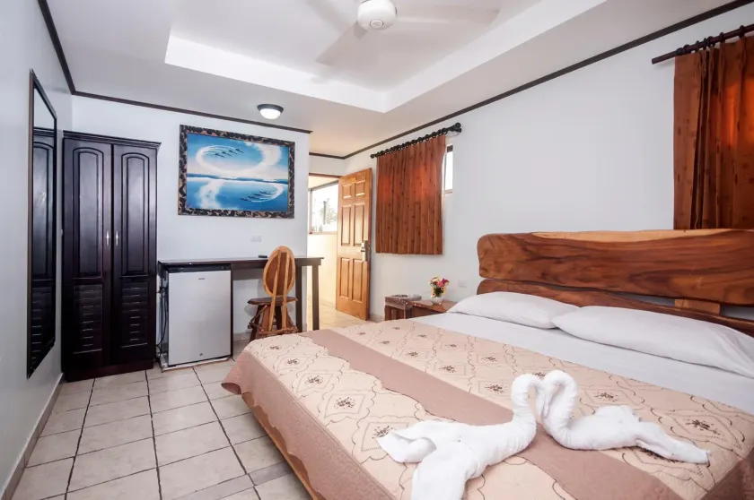 Cadillac Rock Beach Hotel - Image 1