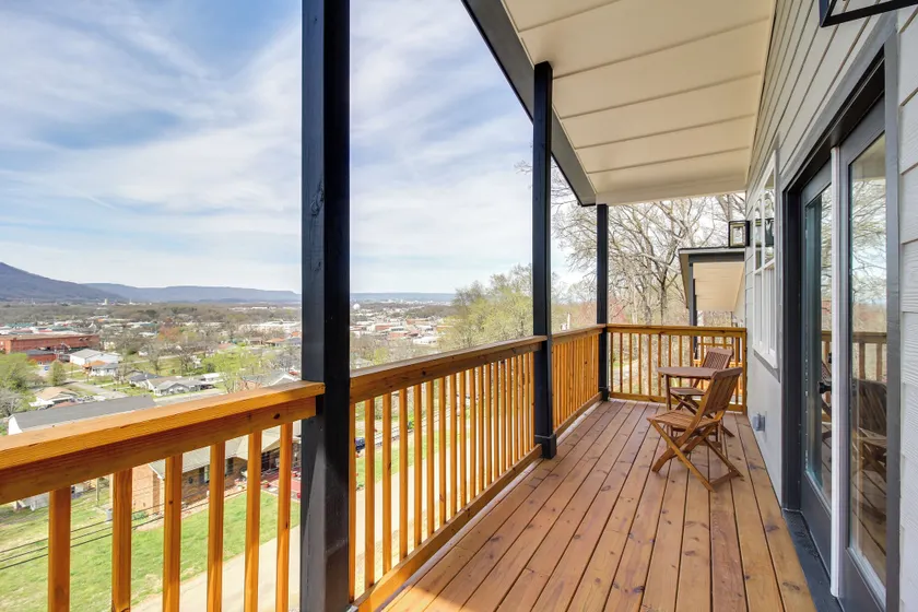 6 Mi to Chattanooga: Home w/ Balcony & Dtwn Views! - Image 1